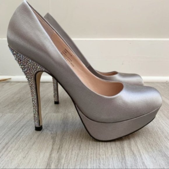Steve Madden | Gray Satin Partyy-R Platform Pump - Picture 3 of 8